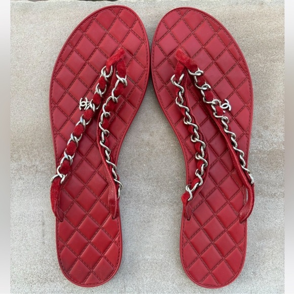 CHANEL Shoes - ❤️‍🔥SALE❤️‍🔥Authentic CHANEL Size 40.5 Quilted Chain Link Leather&Suede Thongs